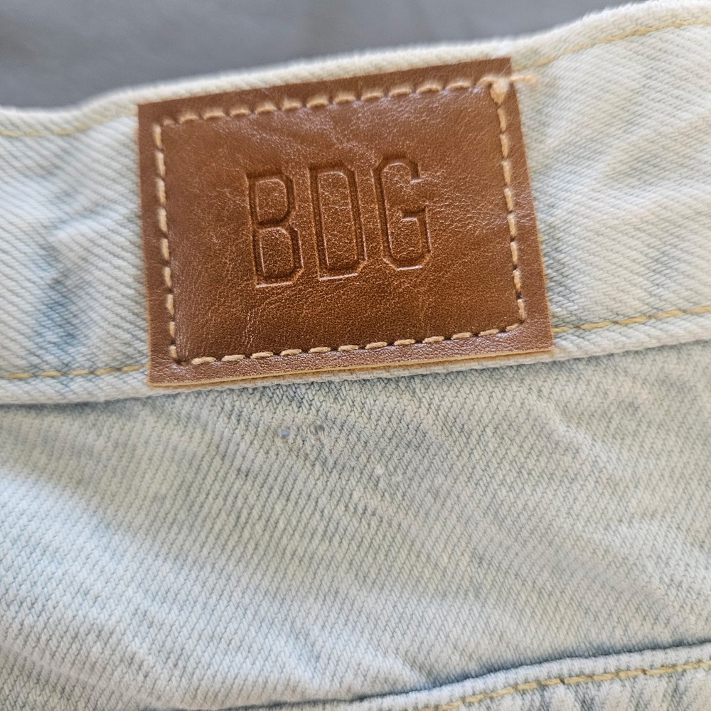 BDG Girlfriend High-Rise Denim Shorts Womens 27 Light Blue Excellent‎ Distressed - Picture 3 of 8